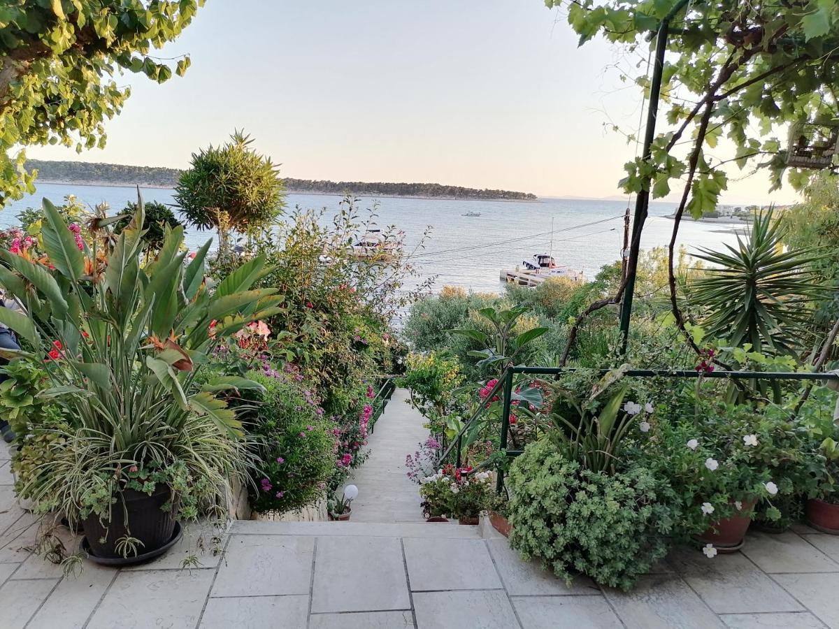 Paradise House At Sea Раб Екстериор снимка