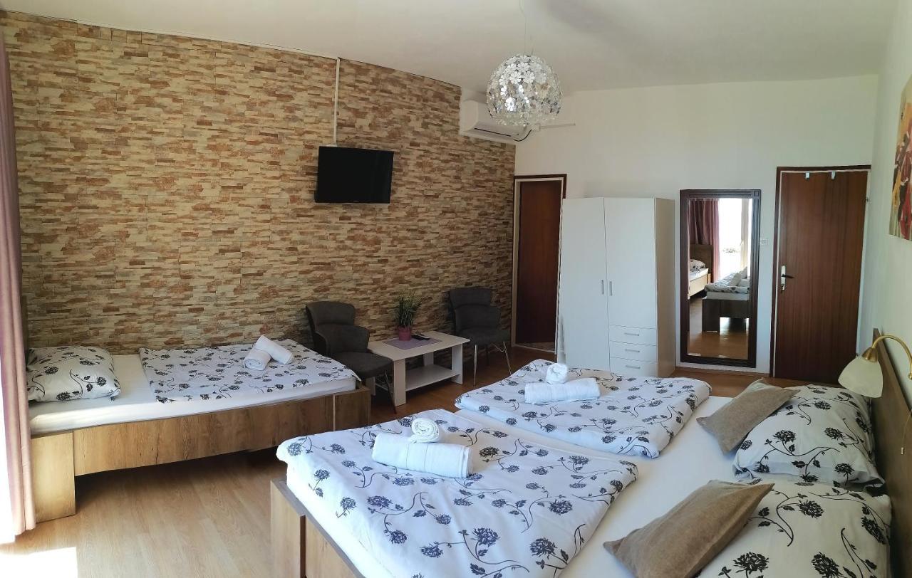 Paradise House At Sea Раб Екстериор снимка