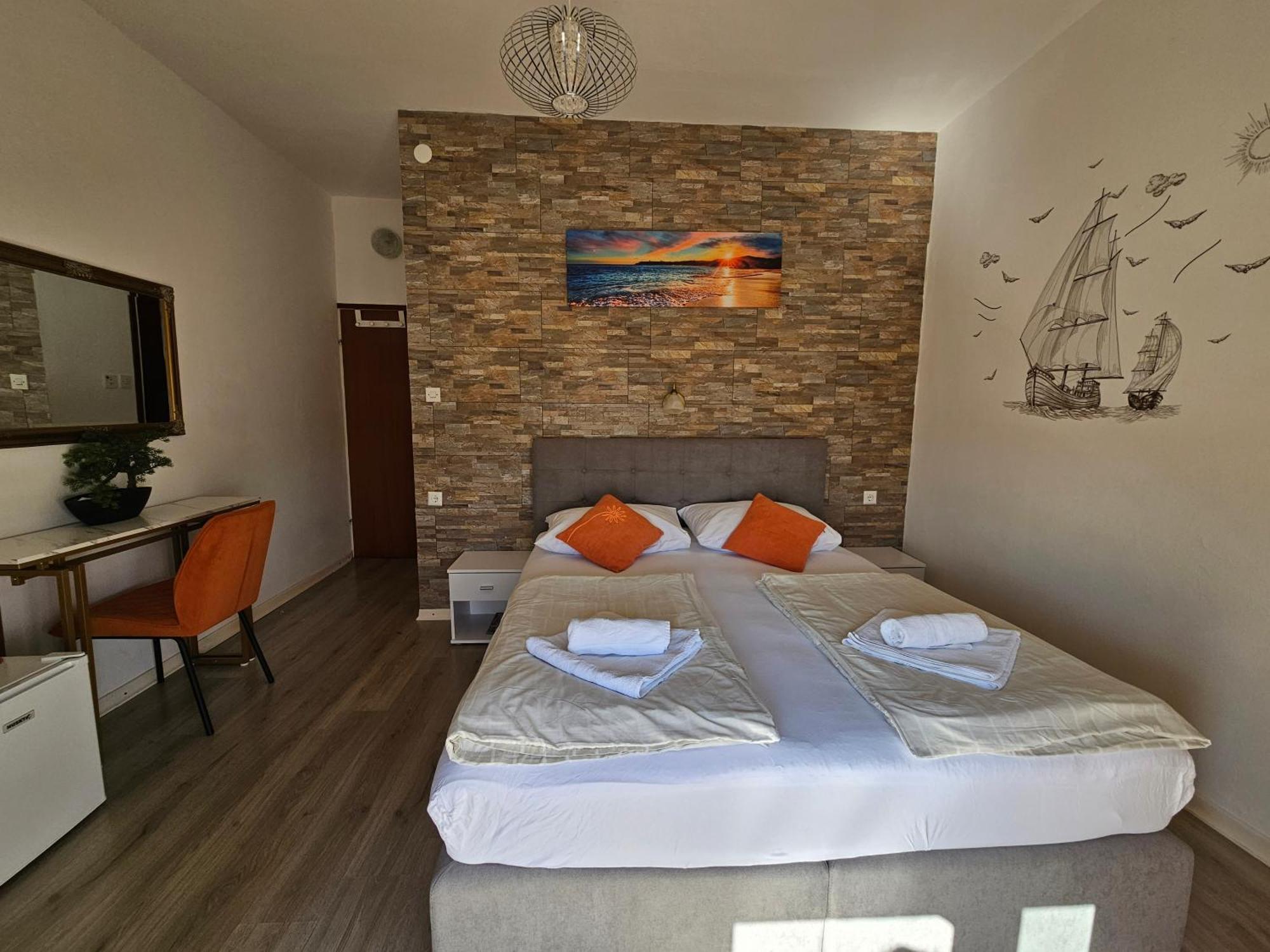 Paradise House At Sea Раб Стая снимка